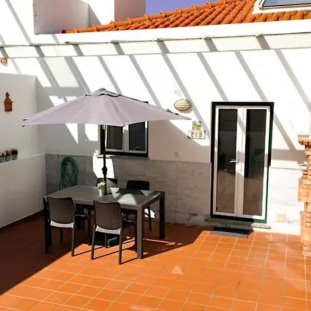 Charming Townhouse * Óbidos